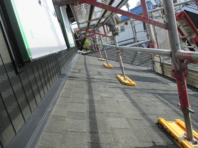 20250529-97　下屋根葺き替え